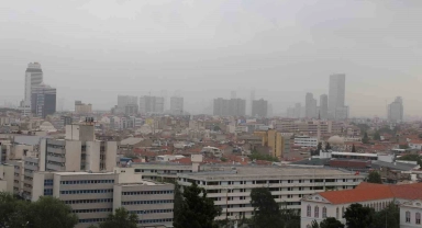 İzmir'e sis değil, çöl tozu bulutu çöktü: Göz gözü görmedi