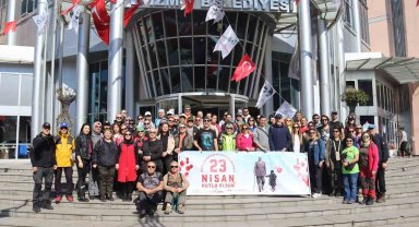 İzmit Belediyesinin 23 Nisan etkinlikleri doğa yürüyüşü ile başladı