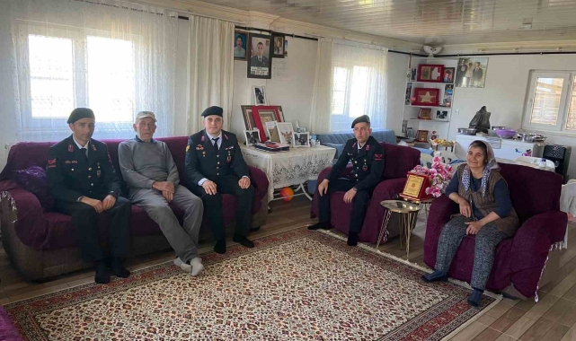 Jandarma gazileri ve şehit ailelerini unutmadı