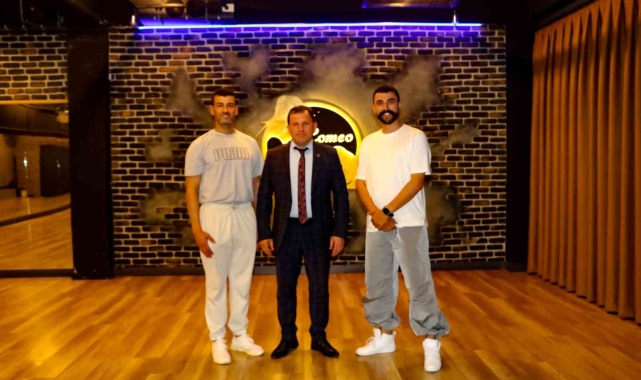 Kabakcı'dan halk oyunları ekibine tebrik
