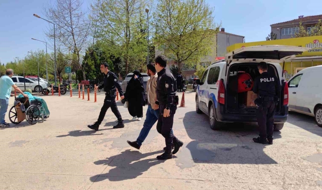 Kaçak göçmenler evlendikleri gün yakalandı