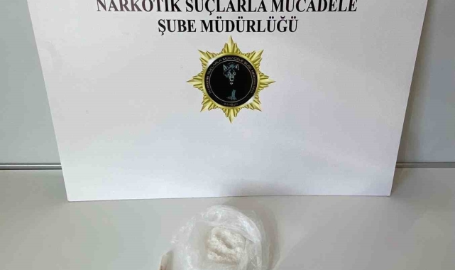 Kadın uyuşturucu kuryesi yakalandı