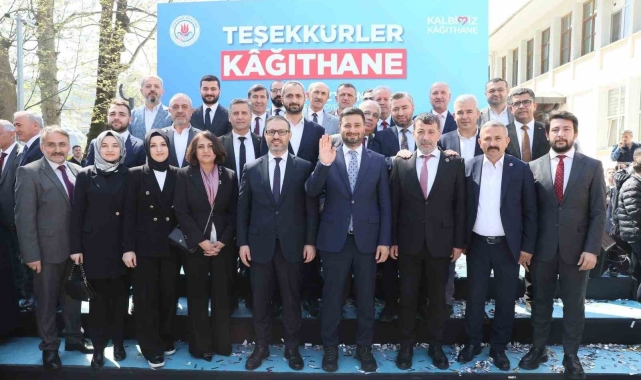 Kağıthane'de seçimlerden galibiyetle çıkan Öztekin yeni dönem için mazbatasını aldı