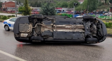 Karabük'te devrilen otomobildeki 3 kişi yaralandı