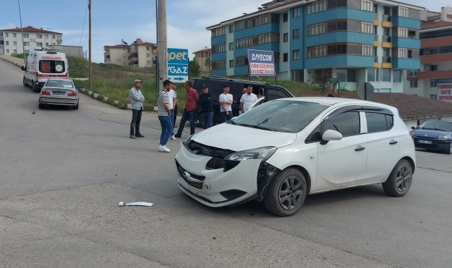 Karabük'te iki otomobilin çarpıştığı kazada 1 kişi yaralandı
