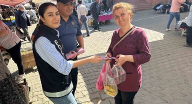 Karacasu'da polis ekipleri vatandaşları KADES konusunda bilgilendirdi