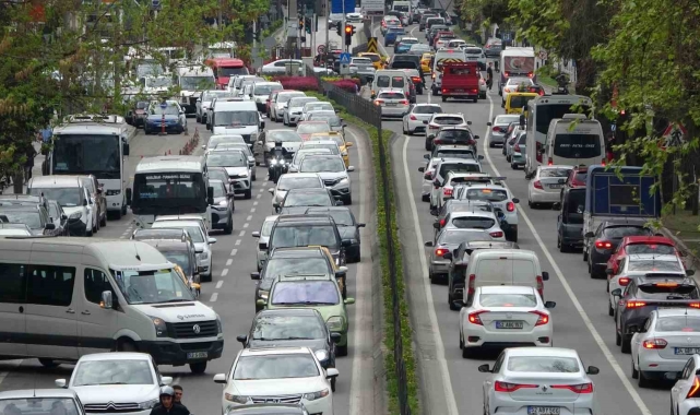 Karadeniz Sahil Yolu'nda trafik yoğunluğu