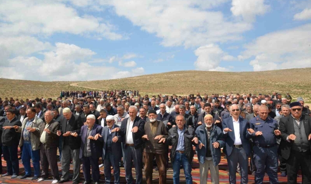 Karaman'da çiftçiler yağmur duasına çıktı