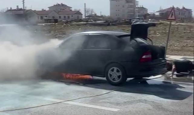 Karaman'da seyir halindeki otomobilde yangın