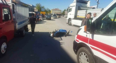 Karapınar'da motosiklet ile tır çarpıştı: 1 yaralı