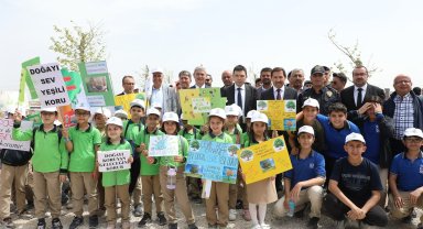 Karatay Belediyesi binlerce fidanı toprakla buluşturdu