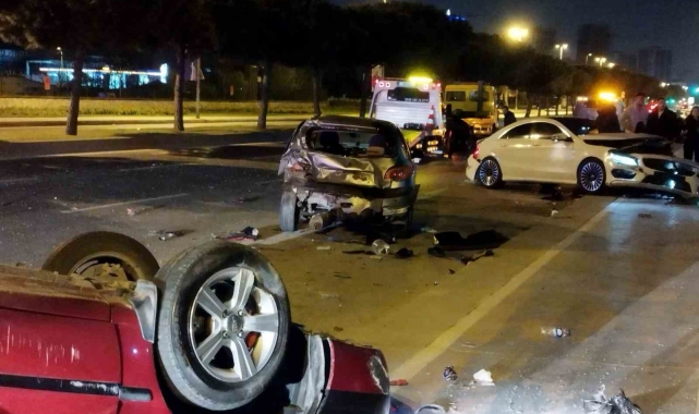 Kartal sahil yolunda 4 araçlı zincirleme trafik kazası: 5 yaralı