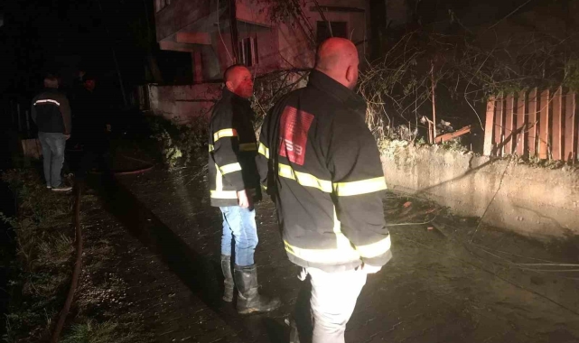 Kastamonu'da çıkan yangında 2 ev kullanılamaz hale geldi