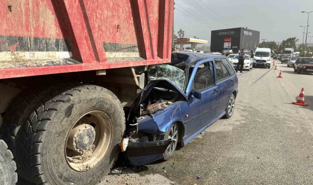 Kastamonu'da otomobil kamyonun altına girdi: 1 ölü, 2 yaralı