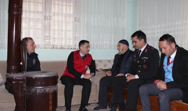 Kaymakam Şahin kapı kapı dolaşarak vatandaşları ziyaret ediyor