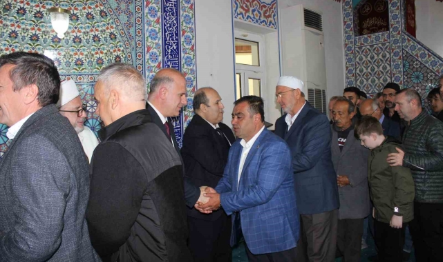 Kaymakam Ünal ve Belediye Başkanı Torun vatandaşlarla bayramlaştı