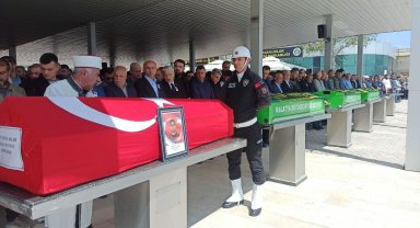 Kaza kurbanı polis memuru ve ailesi son yolculuğuna uğurlandı