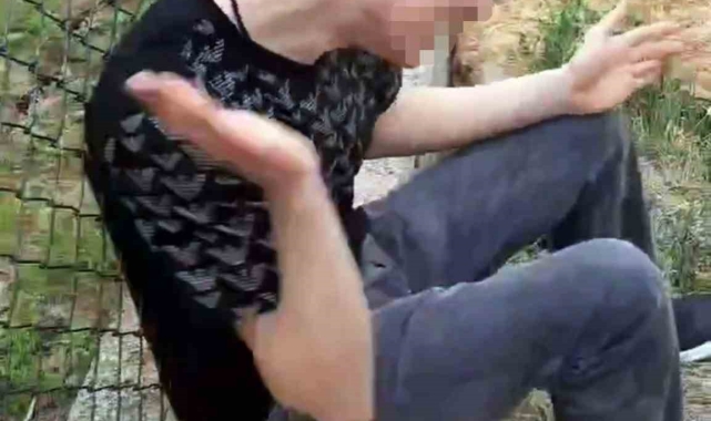 Kaza yaptı, ardından kendini tokatlayıp yumruklamaya başladı