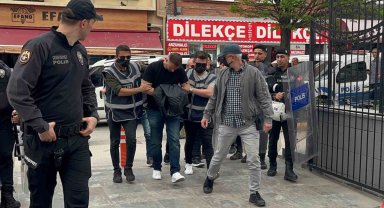 Kelime-i Tevhid' yazılı bayrakla yürüyen şahsa küfür ve müdahale eden şüpheli tutuklandı