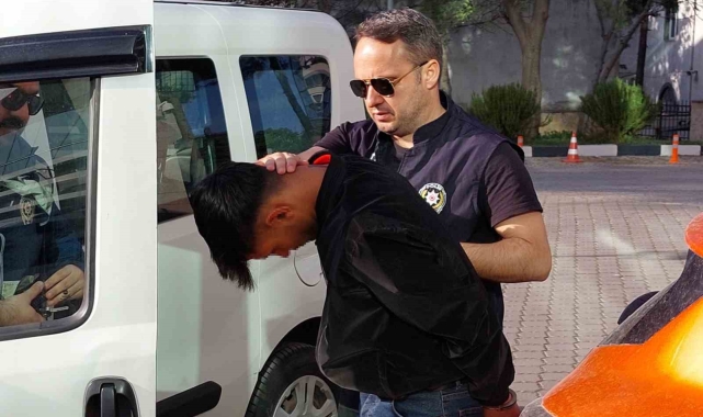 Kendini 'polis ve savcı' olarak tanıtıp altın ve paraları alan dolandırıcı tutuklandı