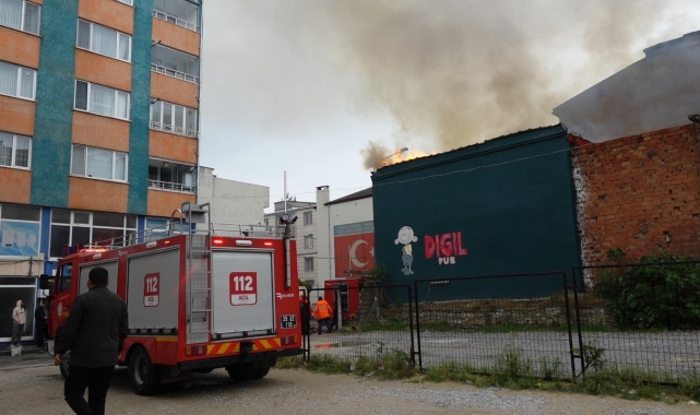 Kırklareli&#039;nde Geç Osmanlı dönemine ait tarihi bina alevlere teslim oldu