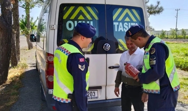Kırklareli'nde jandarma okul çevrelerini ve servis araçlarını denetledi