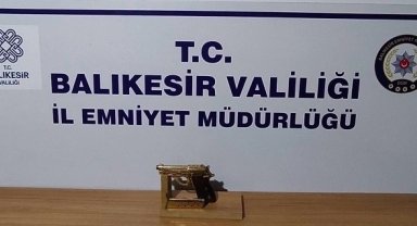 Kız meselesinden husumetlisini tabanca ile vurdu
