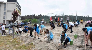 Kız öğrenci yurdunun çevresine yeni fidanlar dikildi