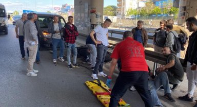 Kocaeli'de hafif ticari araç motosiklete arkadan çarptı: 1 yaralı