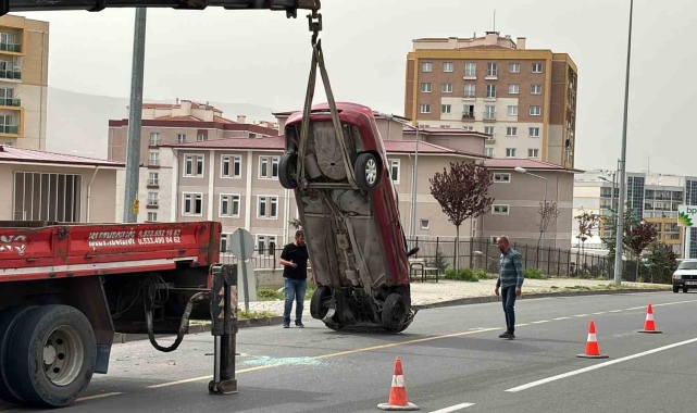 Kontrolden çıkan otomobil takla attı: 2 yaralı