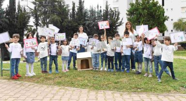Konyaaltı'nda minikler sokak hayvanlarını unutmadı