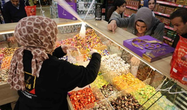 Konya'da Ramazan Bayramı'na sayılı günler kala alışveriş telaşı başladı