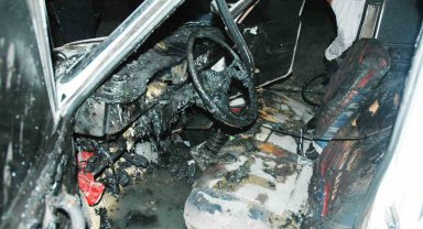 Konya'da yanan otomobil kullanılamaz hale geldi