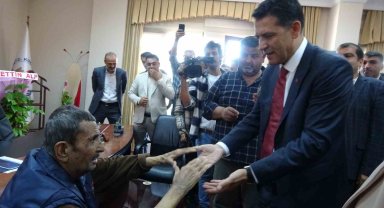 Kozan Belediye Başkanı Atlı, makamına davul zurnalarla uğurlandı