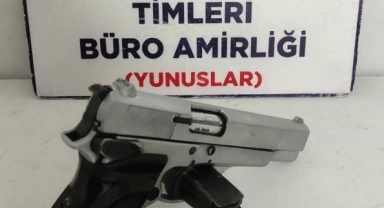 Kütahya'da Yunus Timleri bir kişinin aracında kurusıkı tabanca ele geçirdi