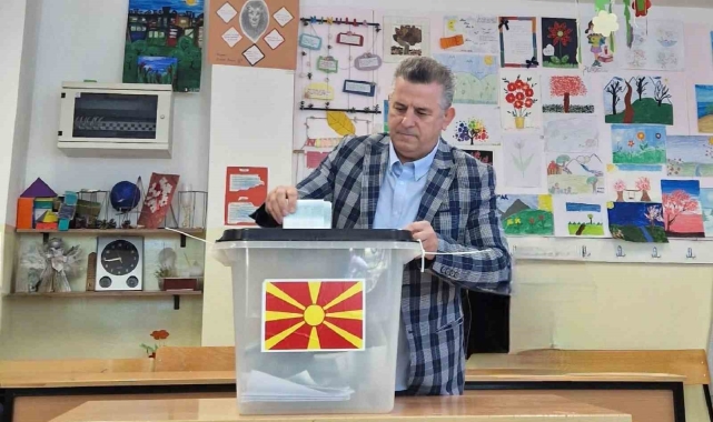Kuzey Makedonya halkı cumhurbaşkanlığı seçimi için sandık başında