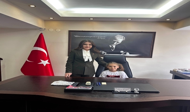 Laçin'de Kaymakam Şimşek makamını öğrencilere devretti
