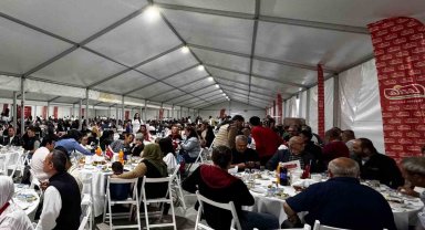 Lezita ailesi geleneksel iftar sofralarında buluştu