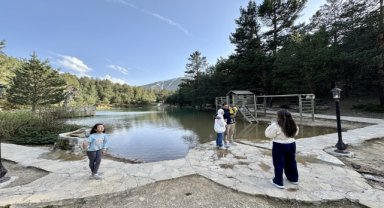 Limni Gölü Tabiat Parkı'nda havaların ısınmasıyla turizm hareketliliği başladı