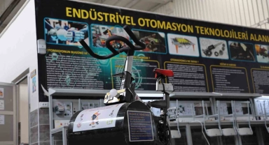 Liseli genç kondisyon bisikletinde harcadığı enerjiyi elektriğe çevirdi
