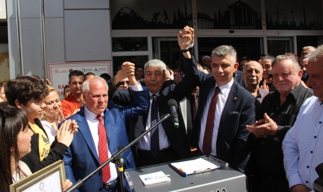 Makam odasının kapısını sökerek göreve başladı