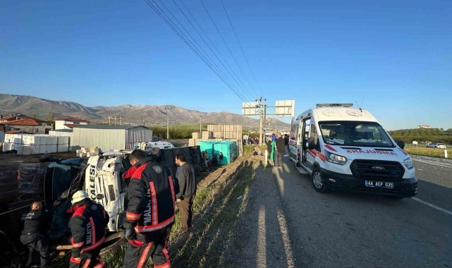 Malatya'da yolcu otobüsü devrildi: Çok sayıda yaralı var