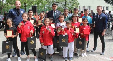 Manyas Belediye Karate Takımı, 3 kupa ile döndü