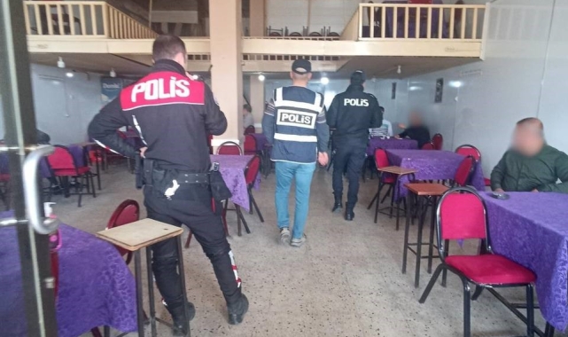 Mardin'de polis ekipleri tarafından okul çevreleri ve servis araçları denetlendi