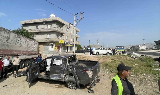 Mardin'de tır ile kamyonet çarpıştı: 3 yaralı