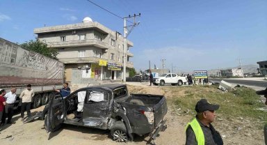 Mardin'de tır ile kamyonet çarpıştı: 3 yaralı