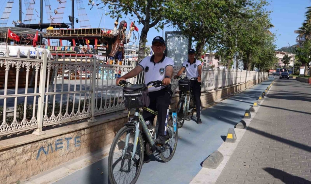 Marmaris'te sahil yolu bisikletli zabıtalara emanet