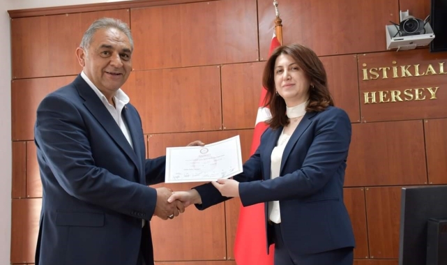 Mazbatasını alan Başkan Çiftçi 3. kez alarak göreve başladı