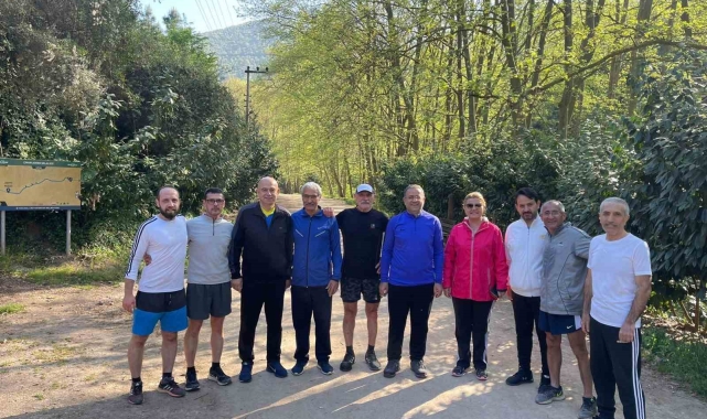 Mazbatayı alan belediye başkanları parkura koştu