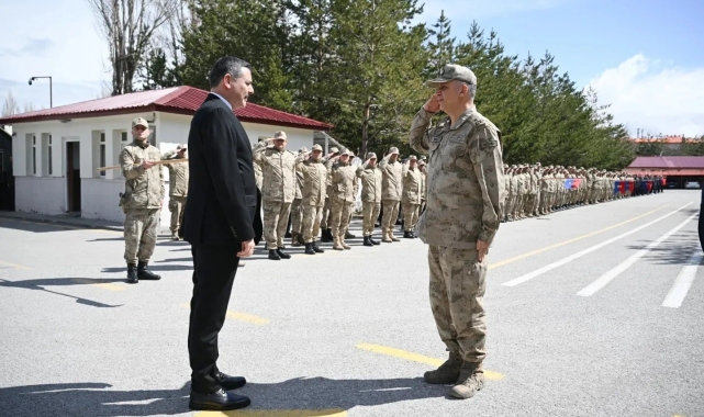 Mehmetçikle bayramlaşma